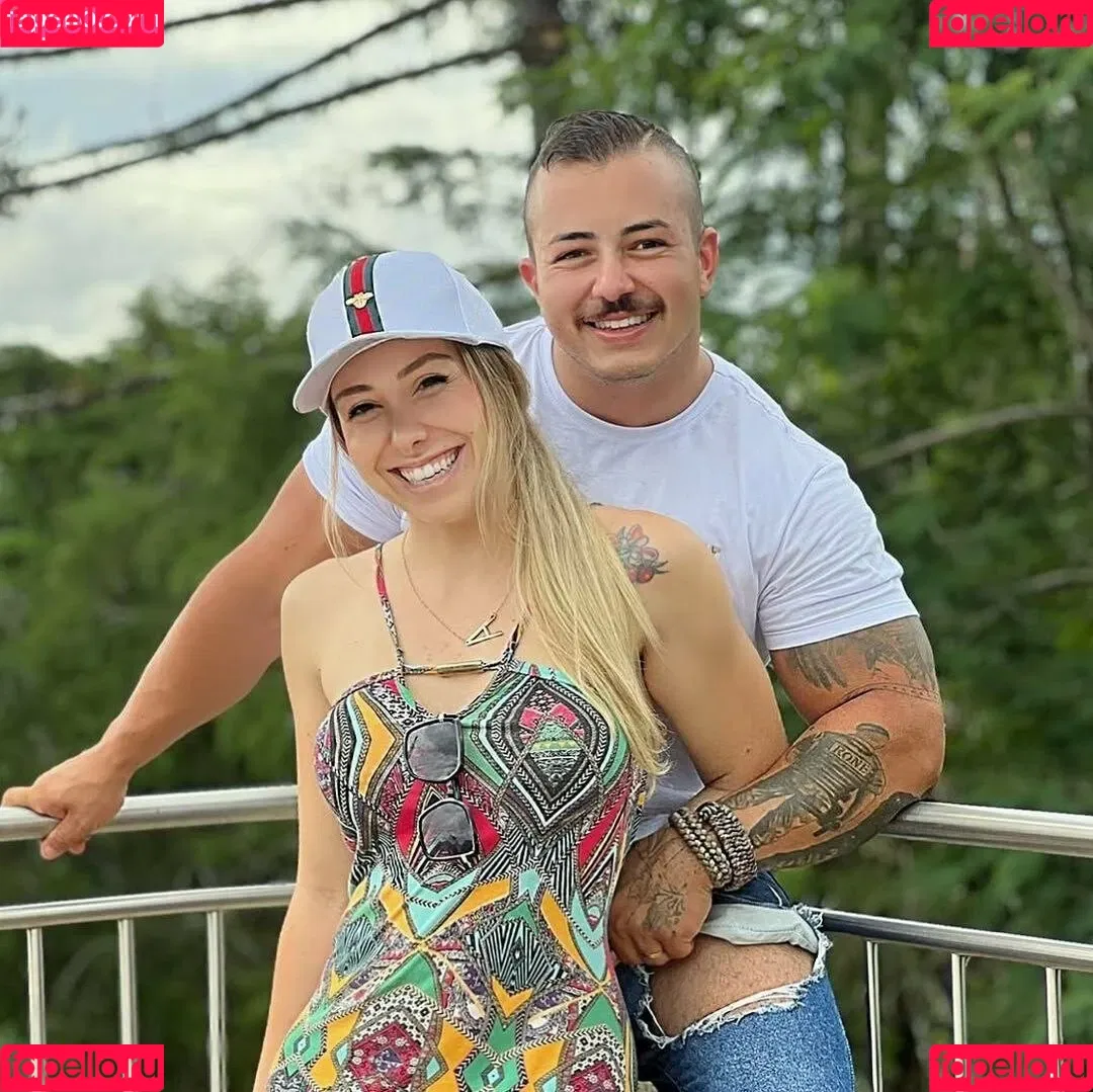 Casadas HotWife / https: / jessistone / marinarotty.ofc Onlyfans Photo Gallery 