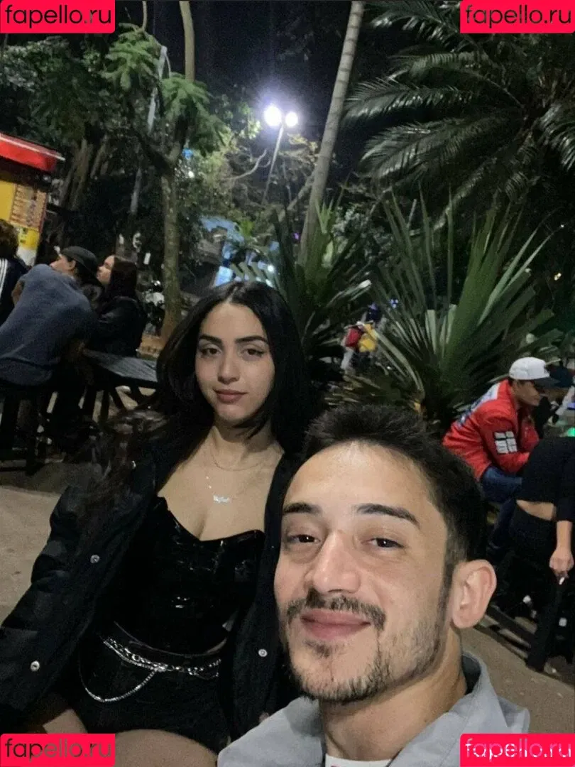 Casadas HotWife / https: / jessistone / marinarotty.ofc Onlyfans Photo Gallery 