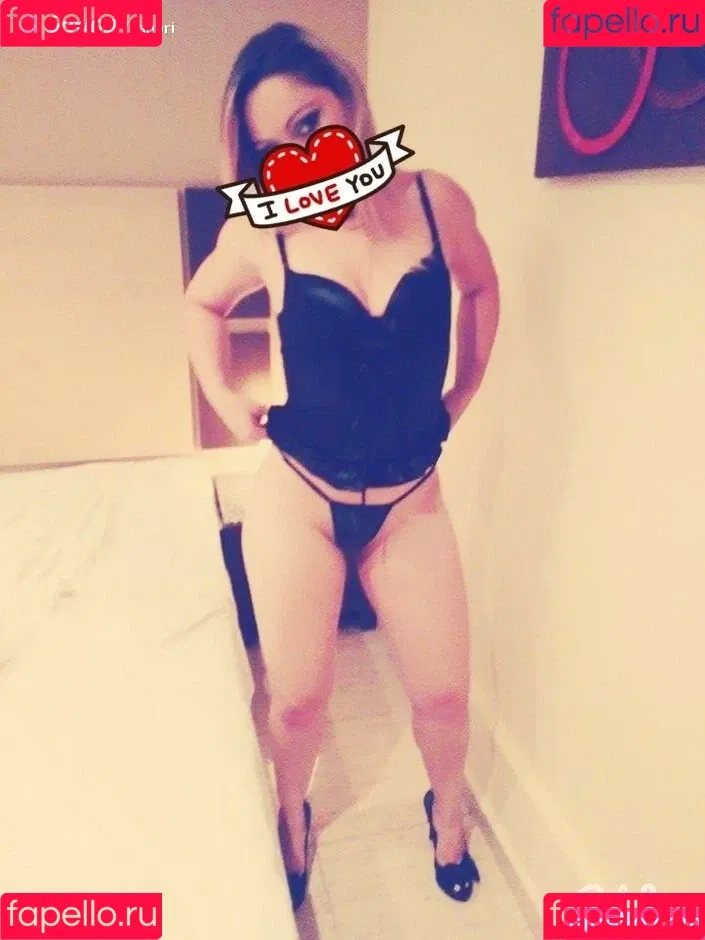 Casadas HotWife / https: / jessistone / marinarotty.ofc Onlyfans Photo Gallery 