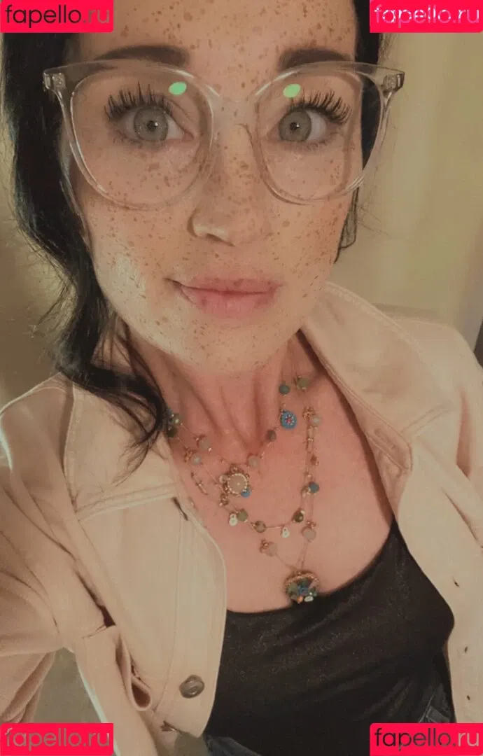 Rachel / lioness.in.the.rain / miss_in_tights / missintights / missinwolford Onlyfans Photo Gallery 