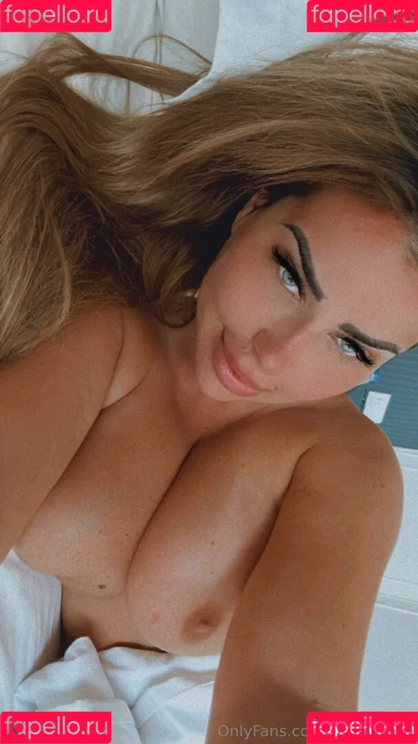 missmilanofficial / ninamilano Onlyfans Photo Gallery 