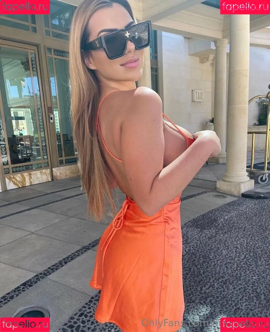 missmilanofficial / ninamilano Onlyfans Photo Gallery 