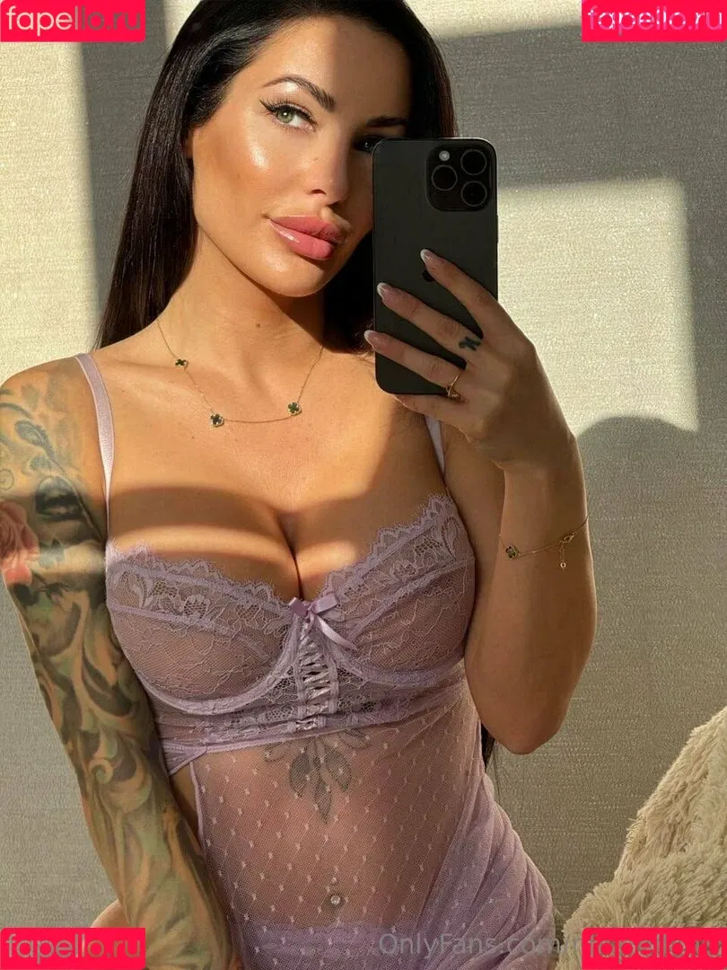 missmilanofficial / ninamilano Onlyfans Photo Gallery 