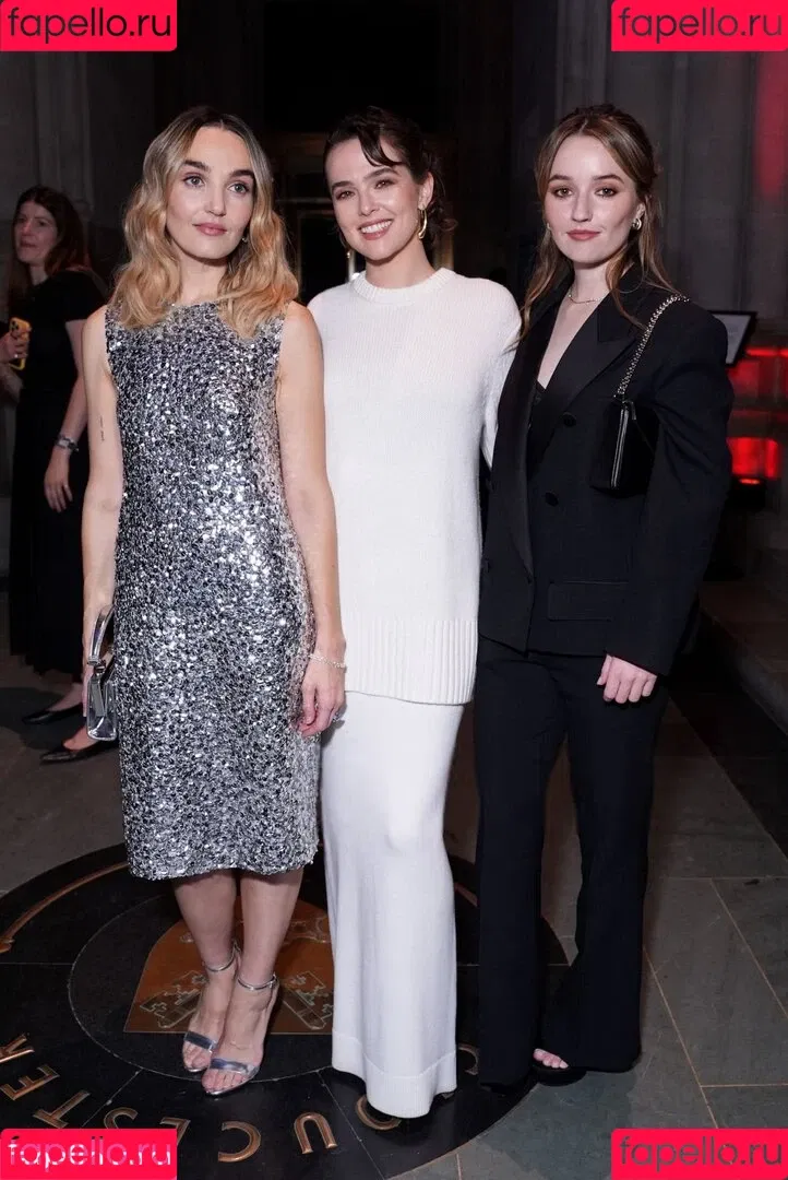 Zoey Deutch / zoeydeutch Onlyfans Photo Gallery 