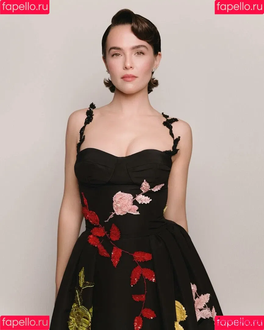 Zoey Deutch / zoeydeutch Onlyfans Photo Gallery 