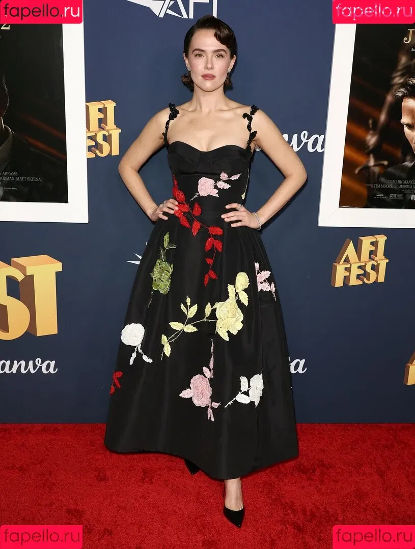 Zoey Deutch / zoeydeutch Onlyfans Photo Gallery 