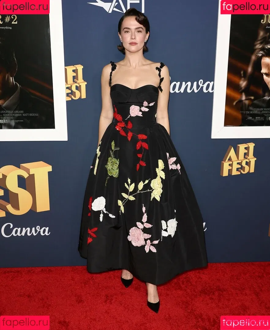 Zoey Deutch / zoeydeutch Onlyfans Photo Gallery 