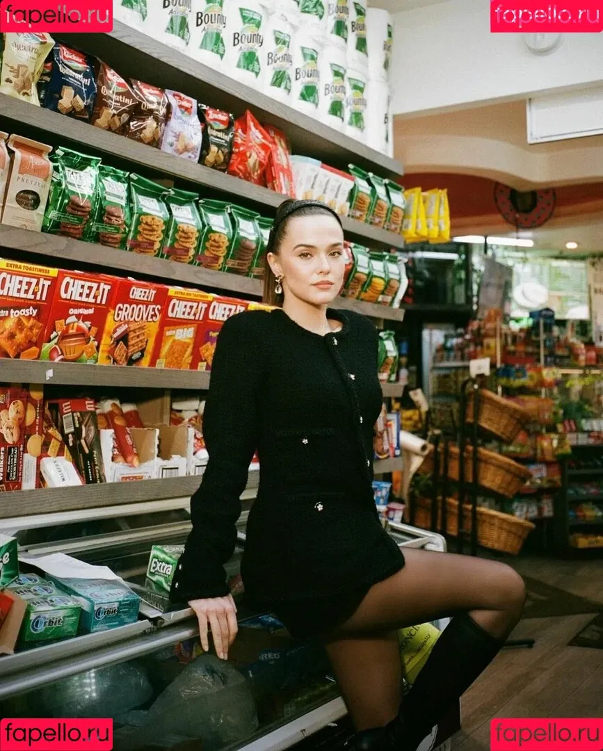 Zoey Deutch / zoeydeutch Onlyfans Photo Gallery 