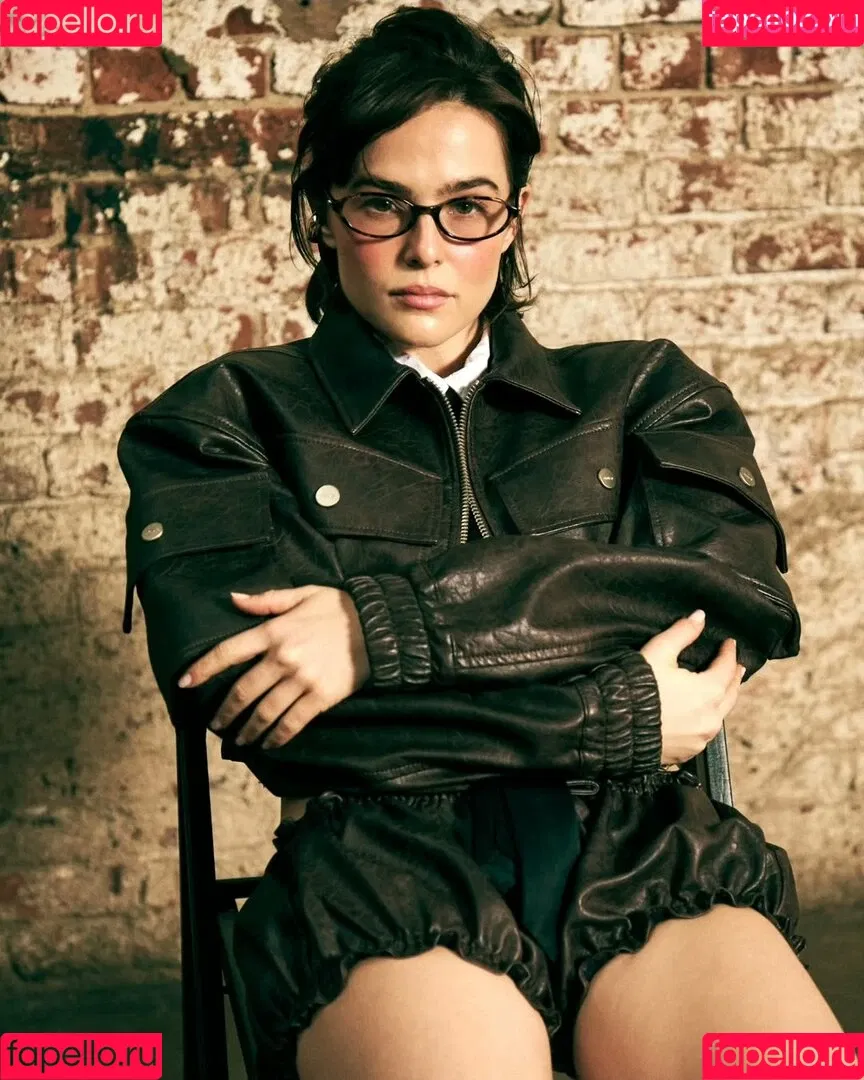 Zoey Deutch / zoeydeutch Onlyfans Photo Gallery 