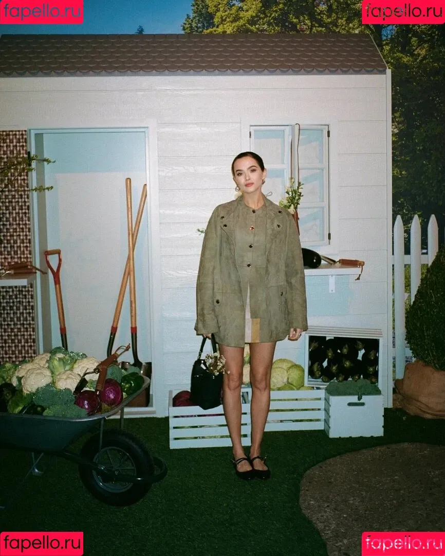 Zoey Deutch / zoeydeutch Onlyfans Photo Gallery 