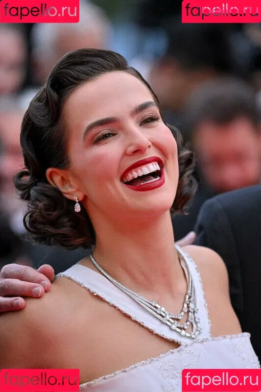 Zoey Deutch / zoeydeutch Onlyfans Photo Gallery 