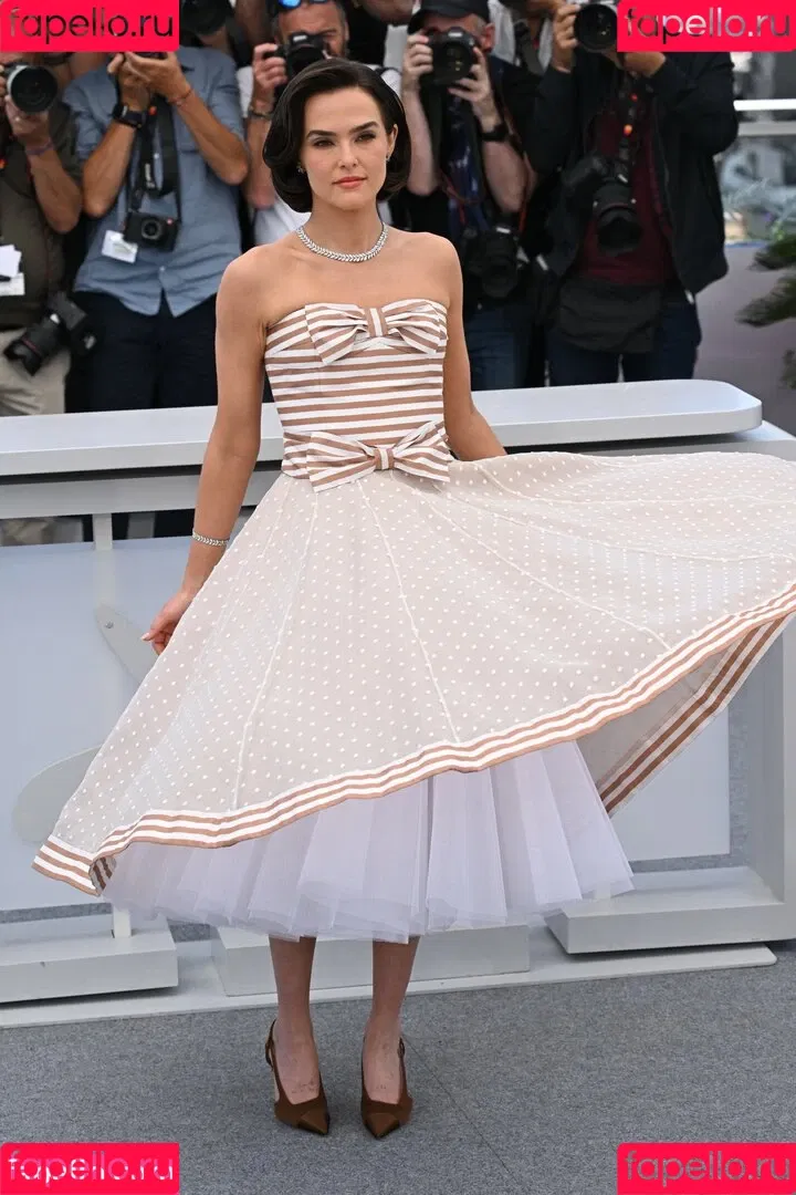 Zoey Deutch / zoeydeutch Onlyfans Photo Gallery 