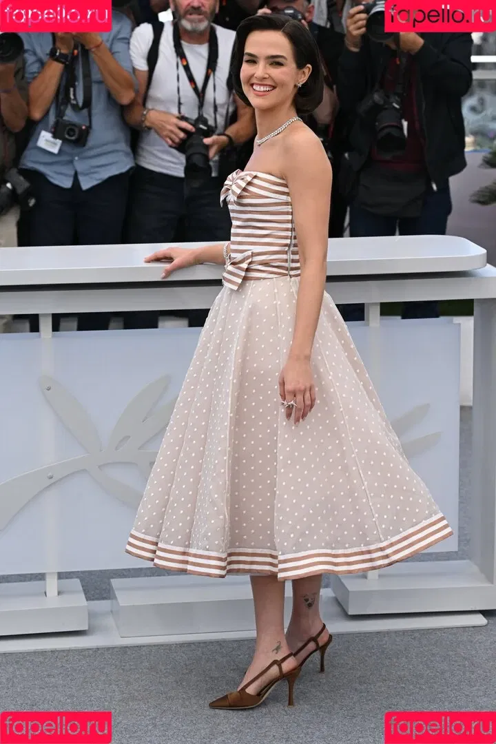 Zoey Deutch / zoeydeutch Onlyfans Photo Gallery 