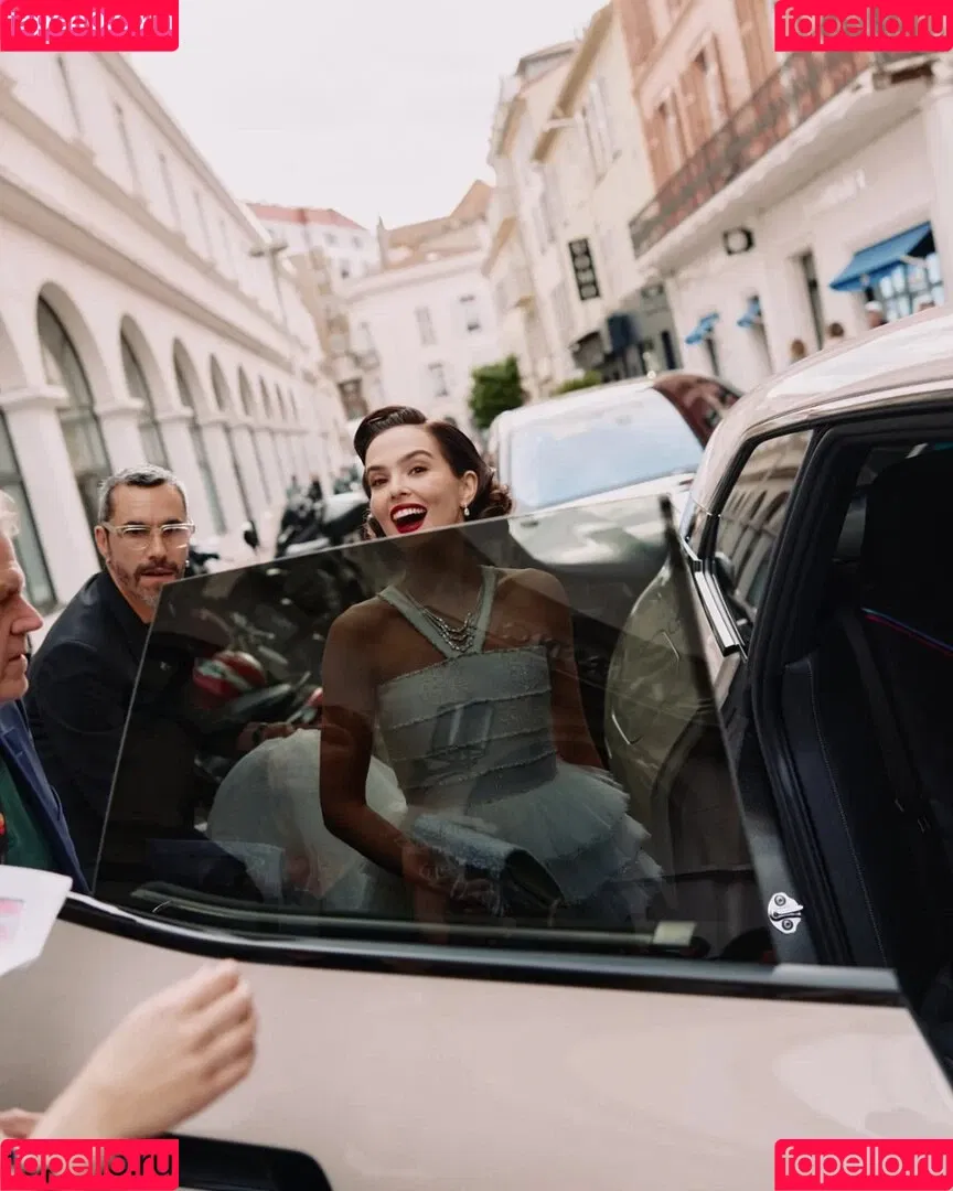 Zoey Deutch / zoeydeutch Onlyfans Photo Gallery 