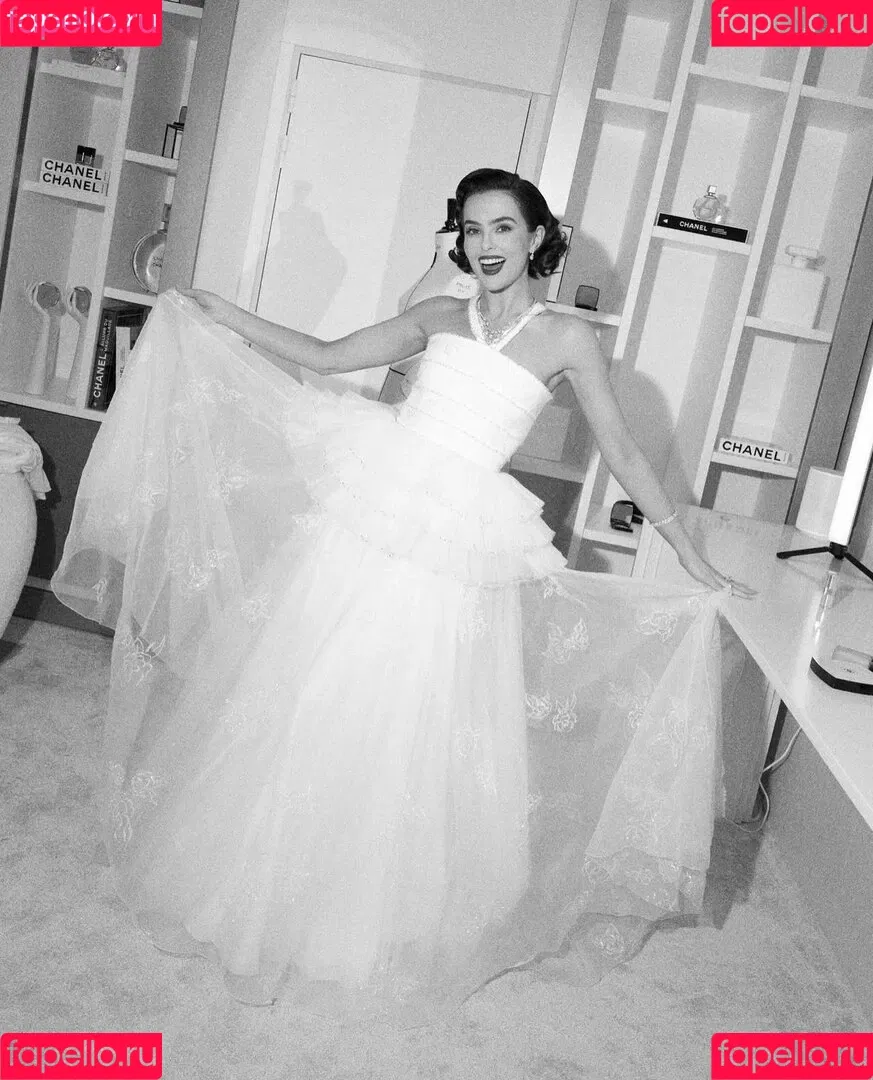 Zoey Deutch / zoeydeutch Onlyfans Photo Gallery 