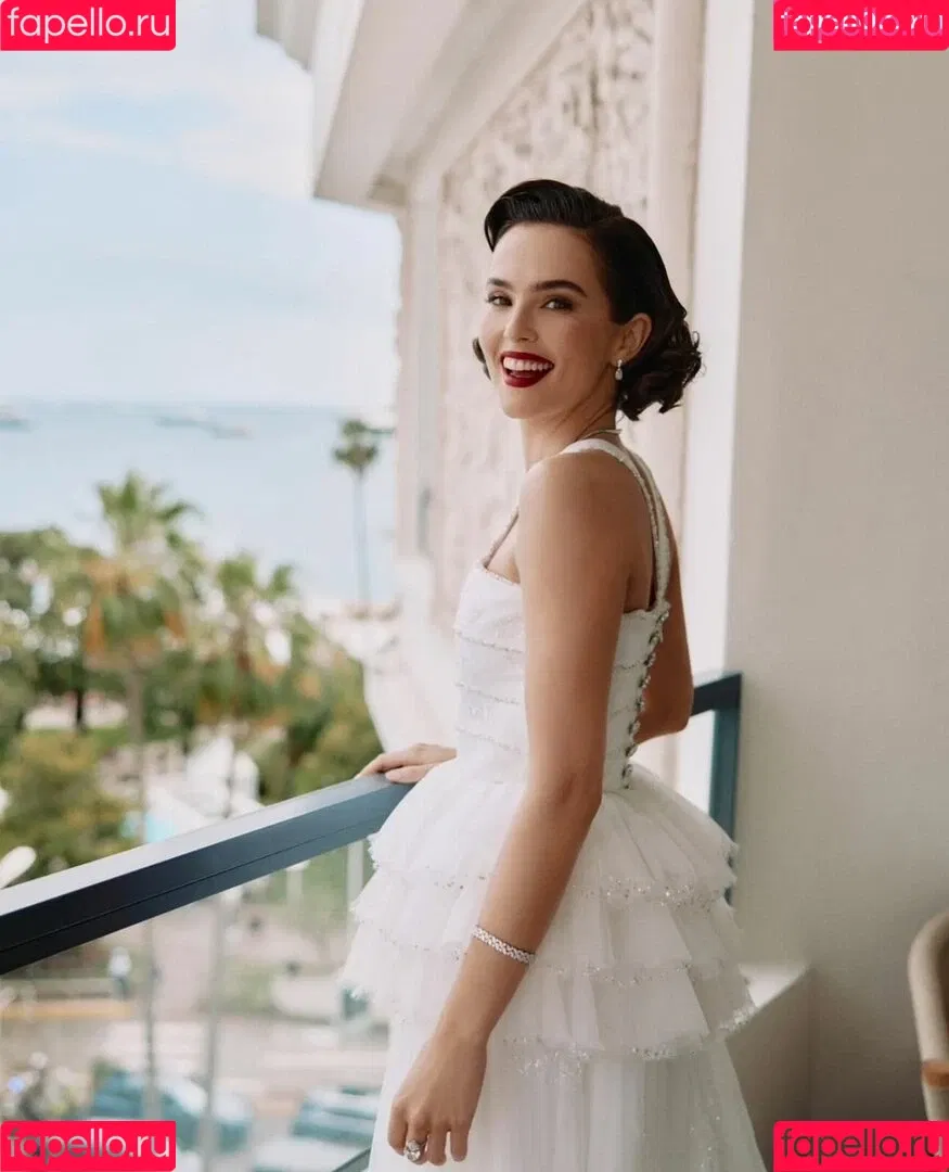 Zoey Deutch / zoeydeutch Onlyfans Photo Gallery 