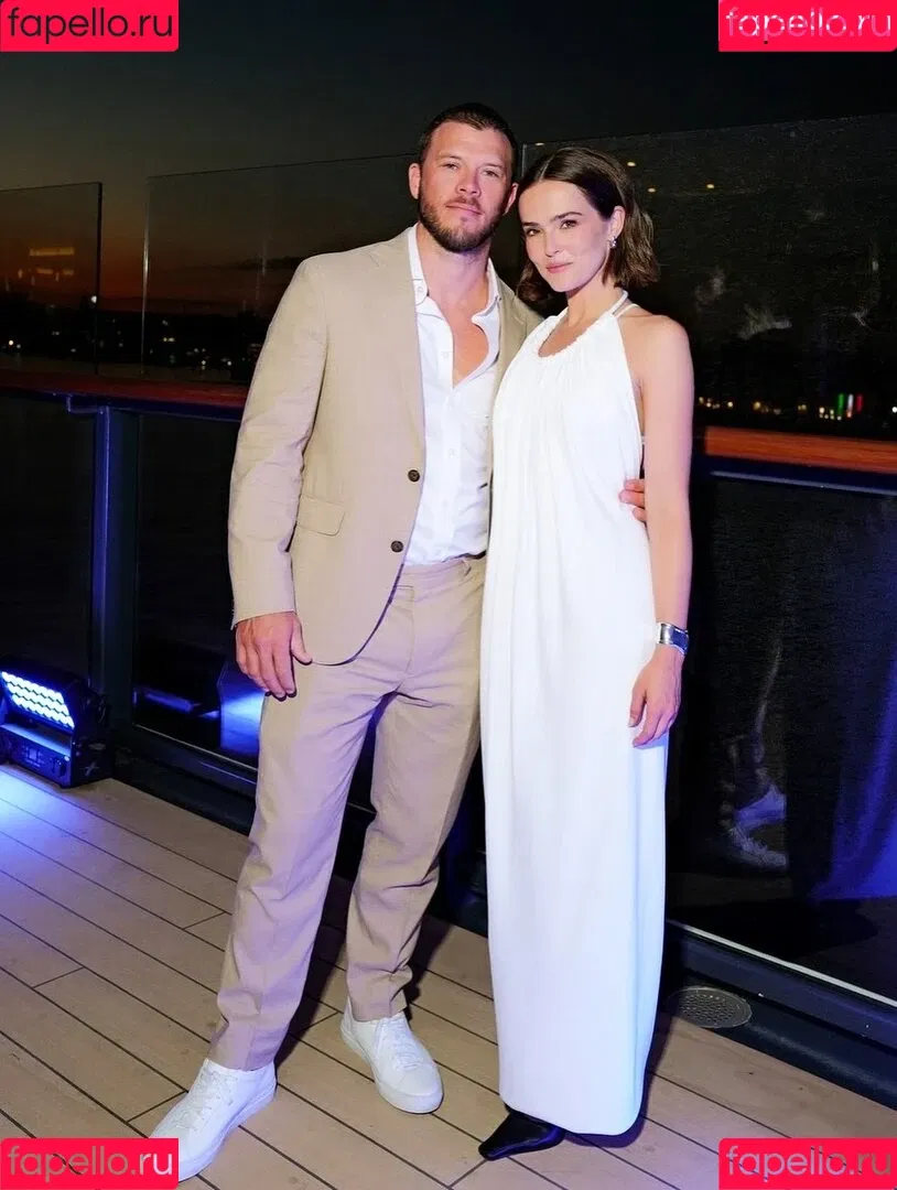 Zoey Deutch / zoeydeutch Onlyfans Photo Gallery 