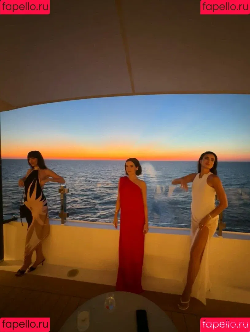 Zoey Deutch / zoeydeutch Onlyfans Photo Gallery 