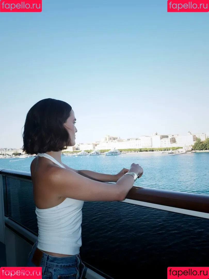 Zoey Deutch / zoeydeutch Onlyfans Photo Gallery 