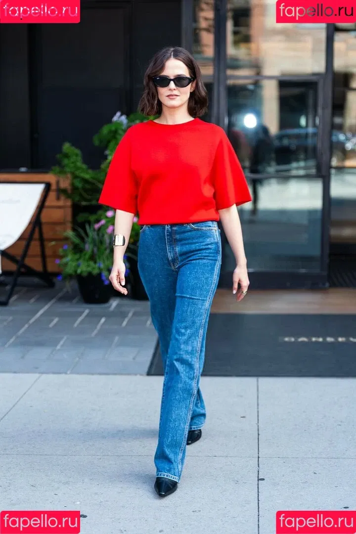 Zoey Deutch / zoeydeutch Onlyfans Photo Gallery 