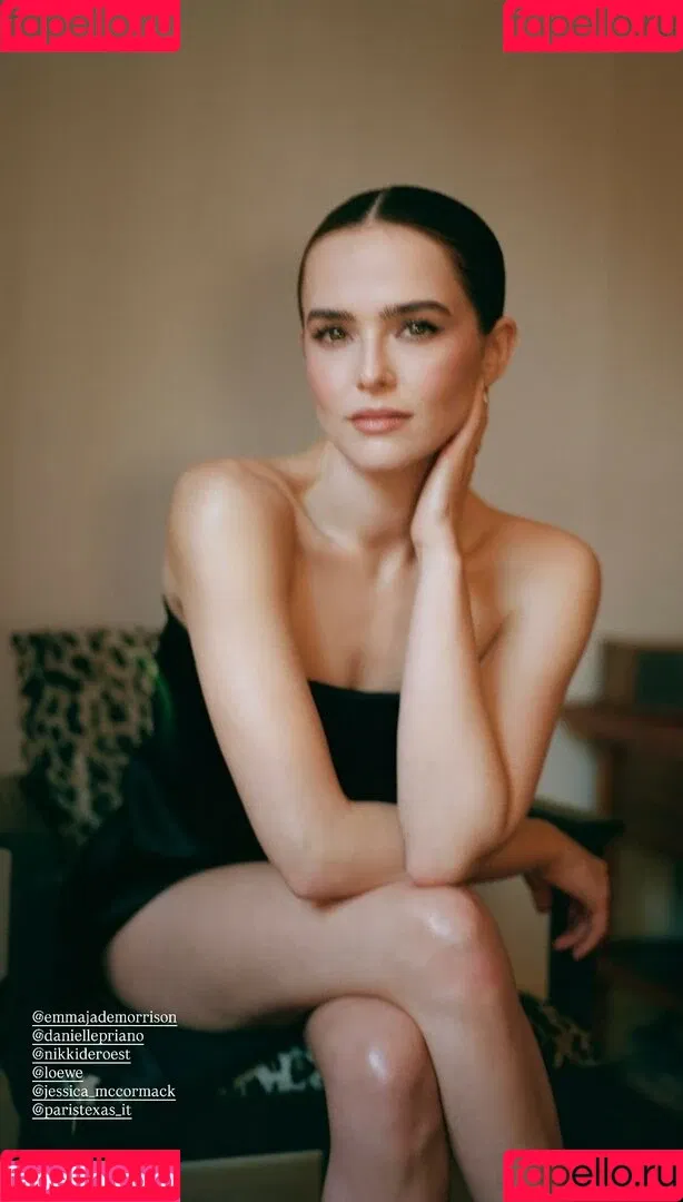 Zoey Deutch / zoeydeutch Onlyfans Photo Gallery 