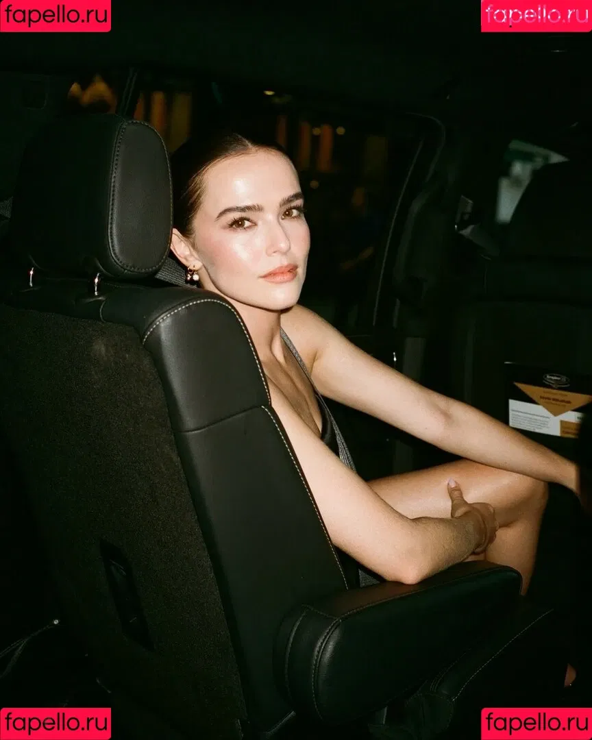 Zoey Deutch / zoeydeutch Onlyfans Photo Gallery 