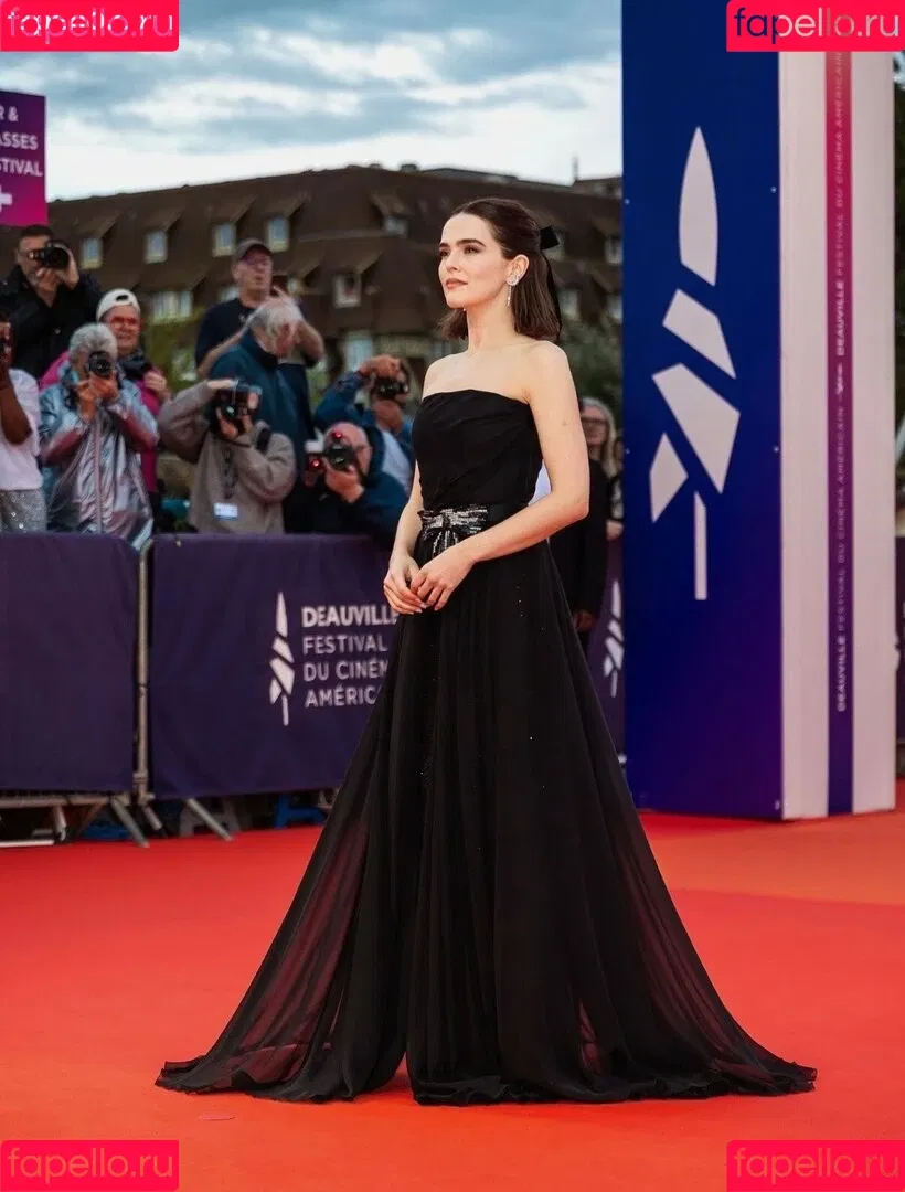 Zoey Deutch / zoeydeutch Onlyfans Photo Gallery 