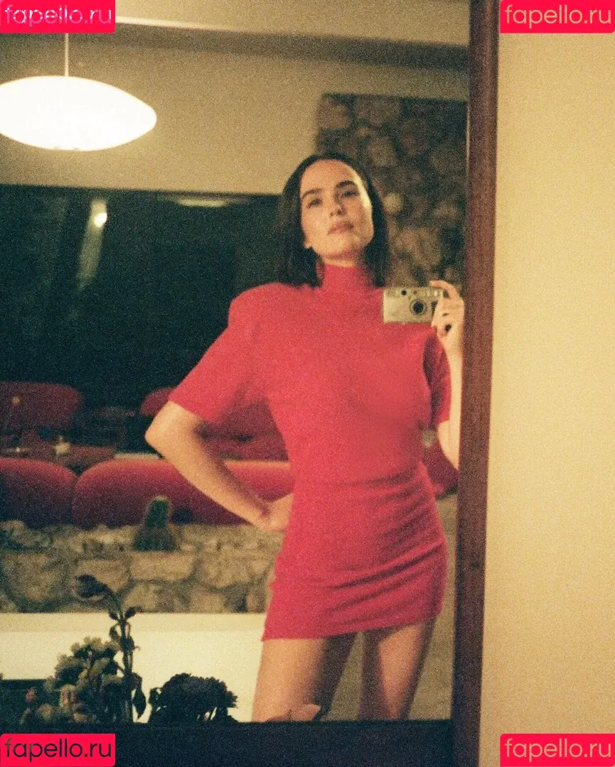 Zoey Deutch / zoeydeutch Onlyfans Photo Gallery 
