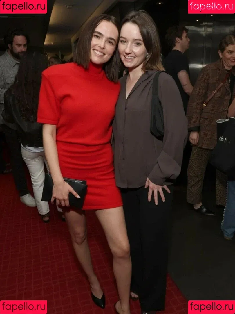 Zoey Deutch / zoeydeutch Onlyfans Photo Gallery 