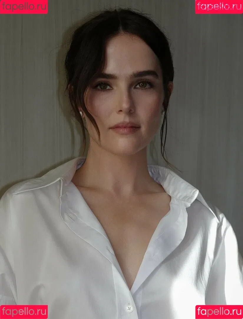 Zoey Deutch / zoeydeutch Onlyfans Photo Gallery 