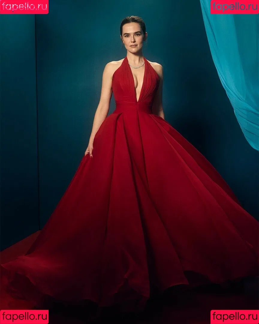 Zoey Deutch / zoeydeutch Onlyfans Photo Gallery 