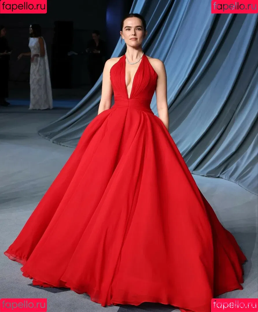 Zoey Deutch / zoeydeutch Onlyfans Photo Gallery 