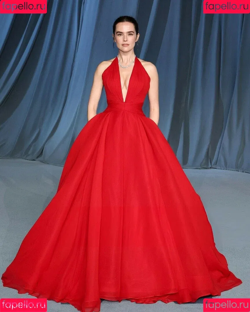 Zoey Deutch / zoeydeutch Onlyfans Photo Gallery 