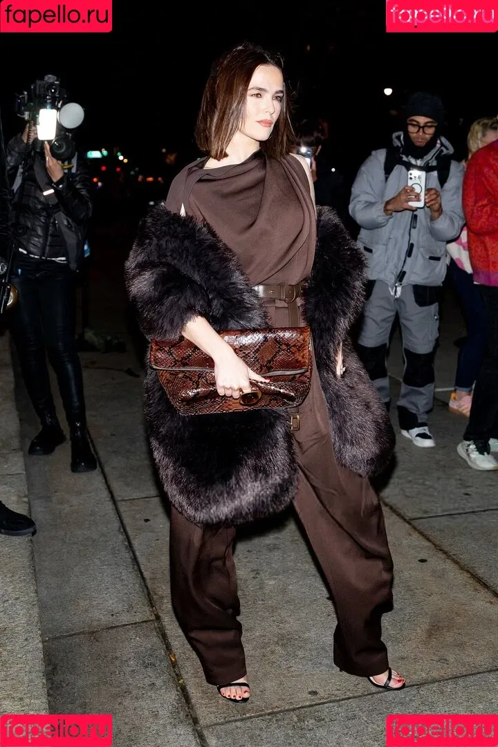 Zoey Deutch / zoeydeutch Onlyfans Photo Gallery 