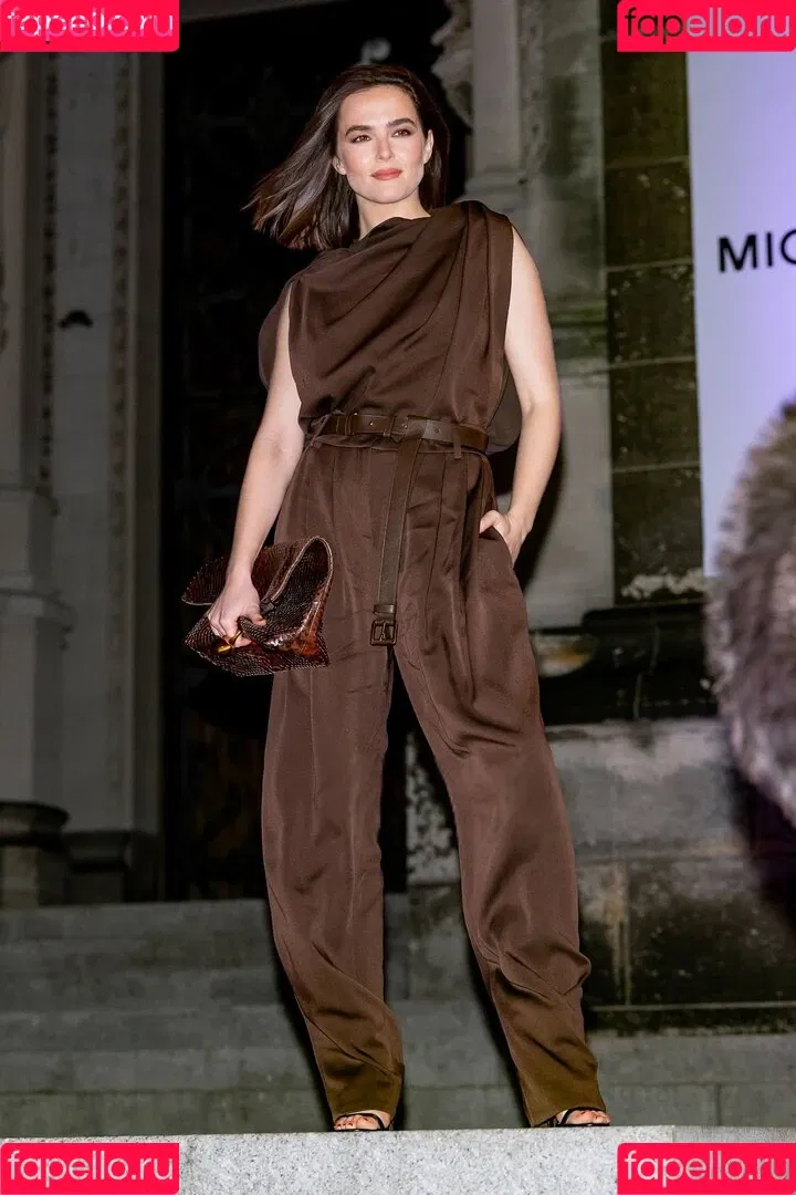 Zoey Deutch / zoeydeutch Onlyfans Photo Gallery 