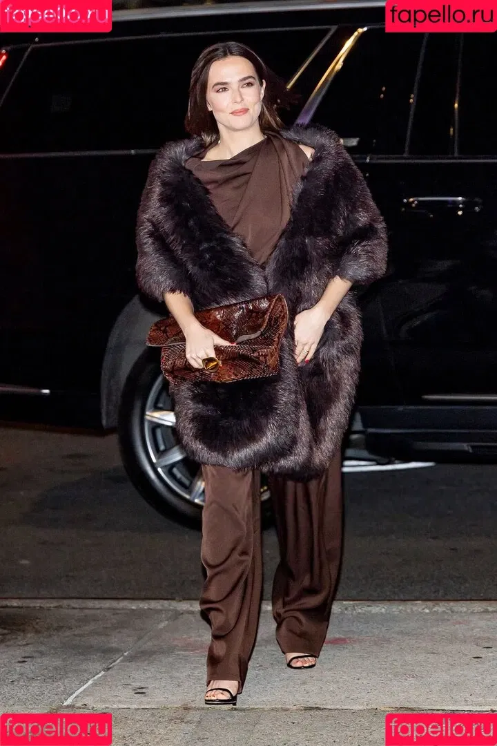 Zoey Deutch / zoeydeutch Onlyfans Photo Gallery 