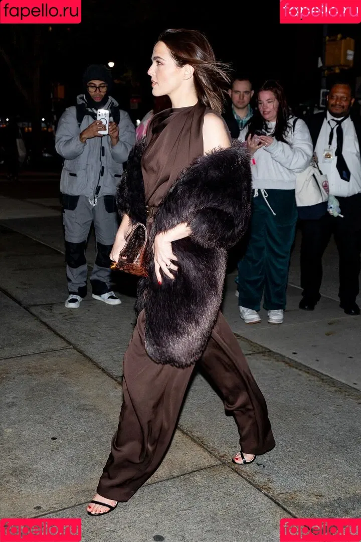 Zoey Deutch / zoeydeutch Onlyfans Photo Gallery 