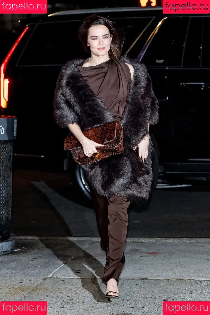 Zoey Deutch / zoeydeutch Onlyfans Photo Gallery 