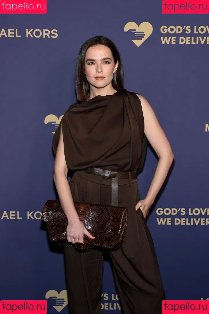 Zoey Deutch / zoeydeutch Onlyfans Photo Gallery 