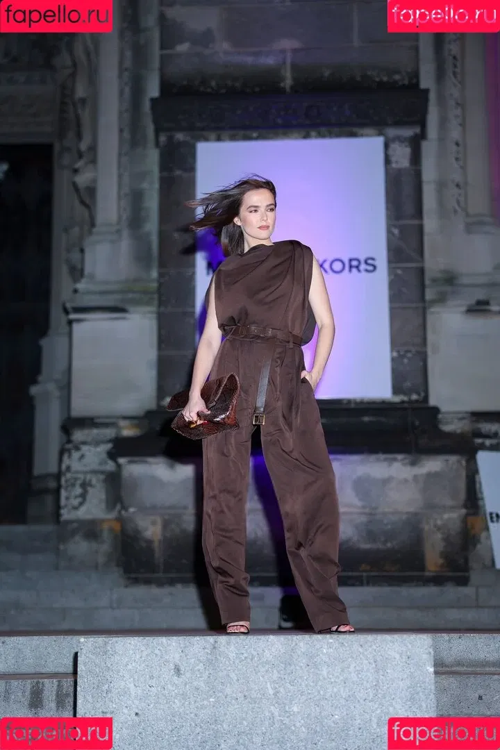 Zoey Deutch / zoeydeutch Onlyfans Photo Gallery 