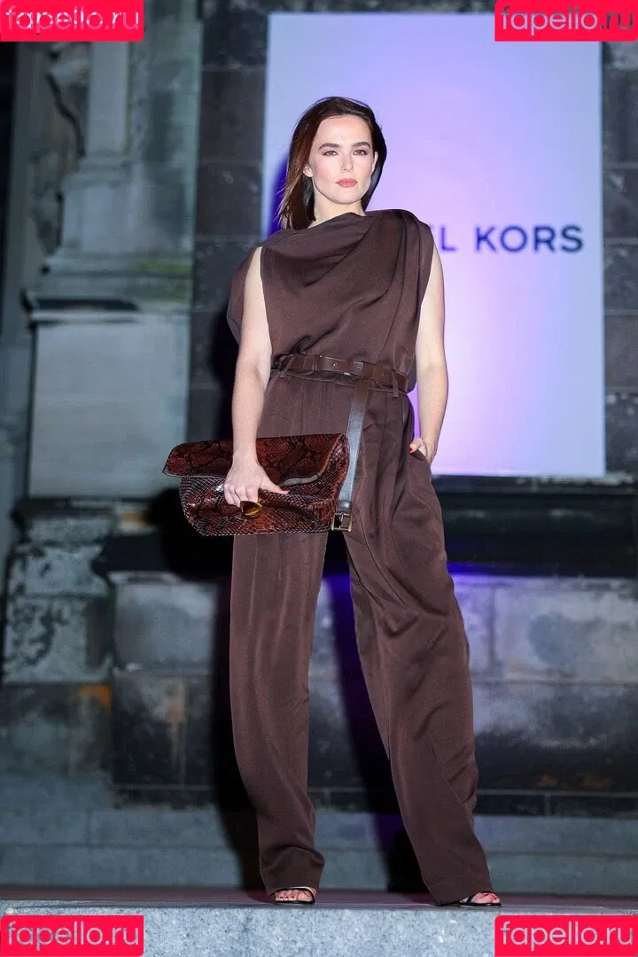 Zoey Deutch / zoeydeutch Onlyfans Photo Gallery 