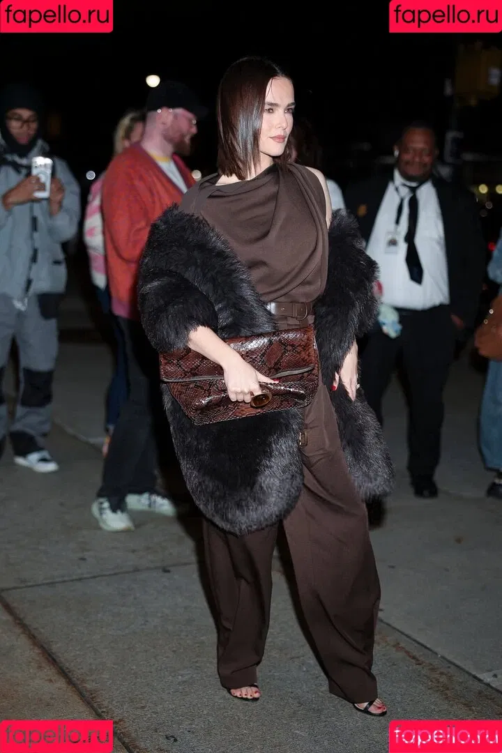 Zoey Deutch / zoeydeutch Onlyfans Photo Gallery 