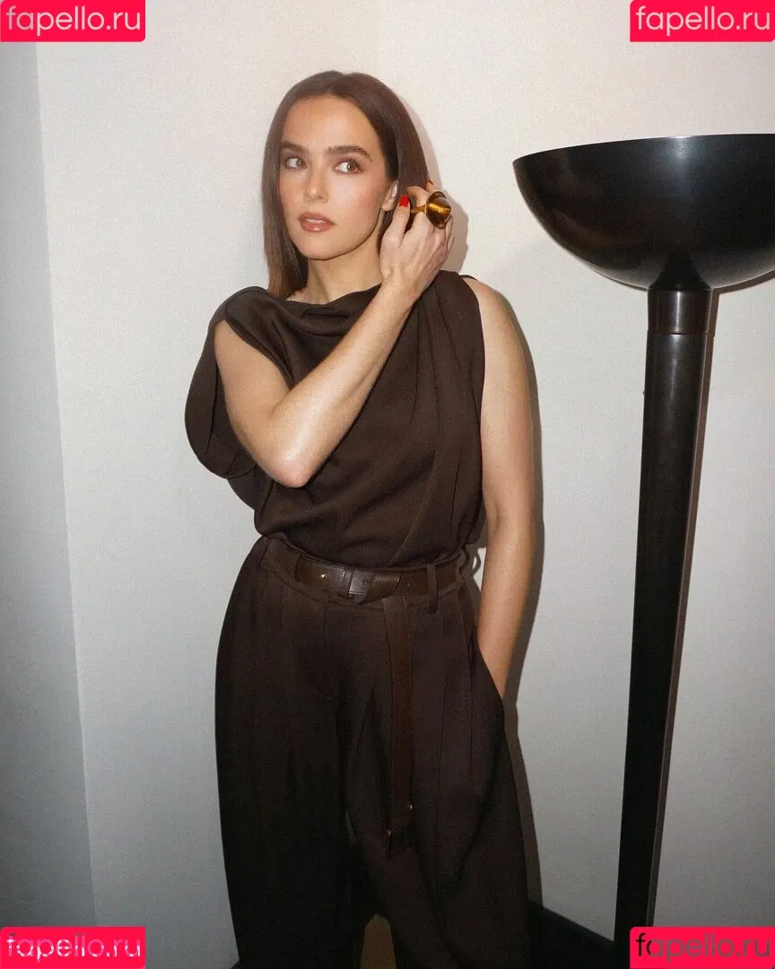 Zoey Deutch / zoeydeutch Onlyfans Photo Gallery 