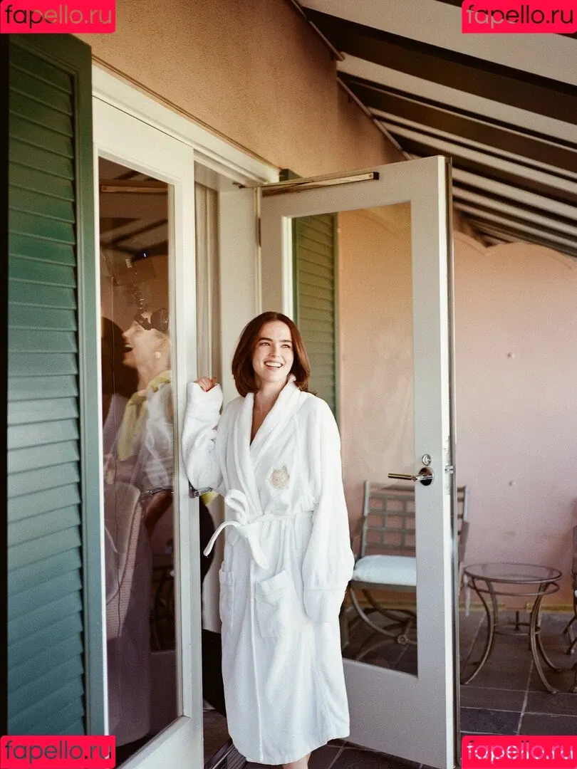 Zoey Deutch / zoeydeutch Onlyfans Photo Gallery 