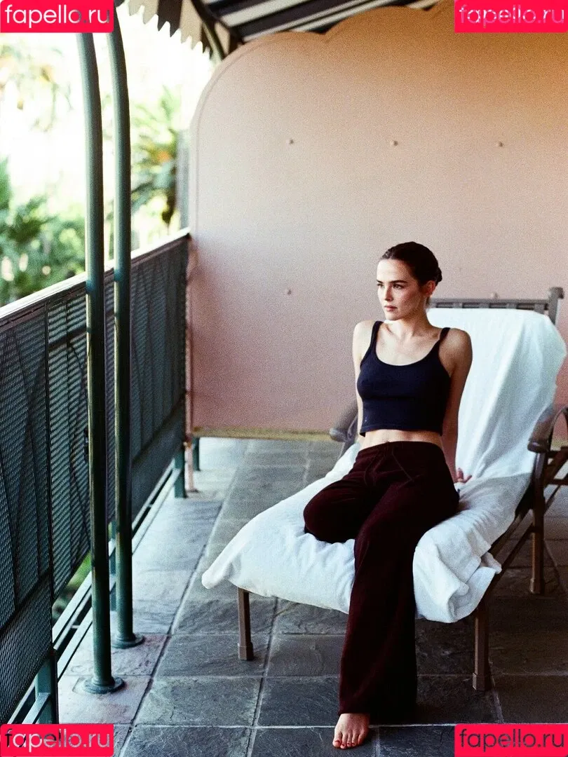 Zoey Deutch / zoeydeutch Onlyfans Photo Gallery 