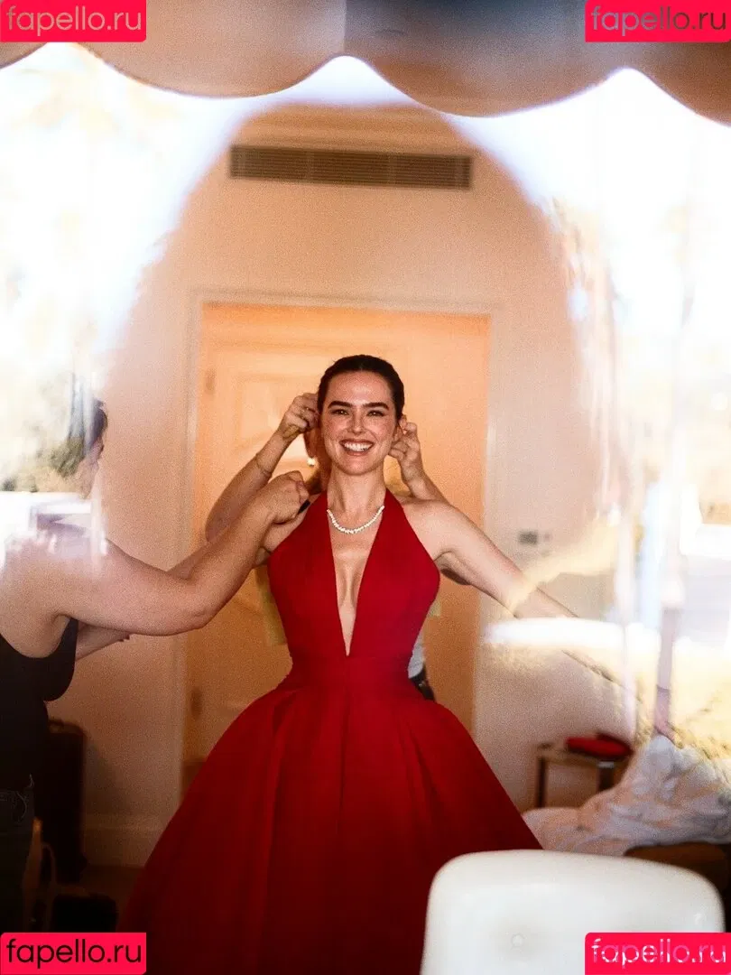 Zoey Deutch / zoeydeutch Onlyfans Photo Gallery 