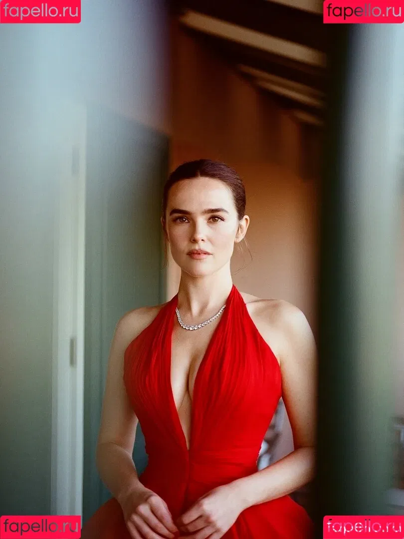 Zoey Deutch / zoeydeutch Onlyfans Photo Gallery 