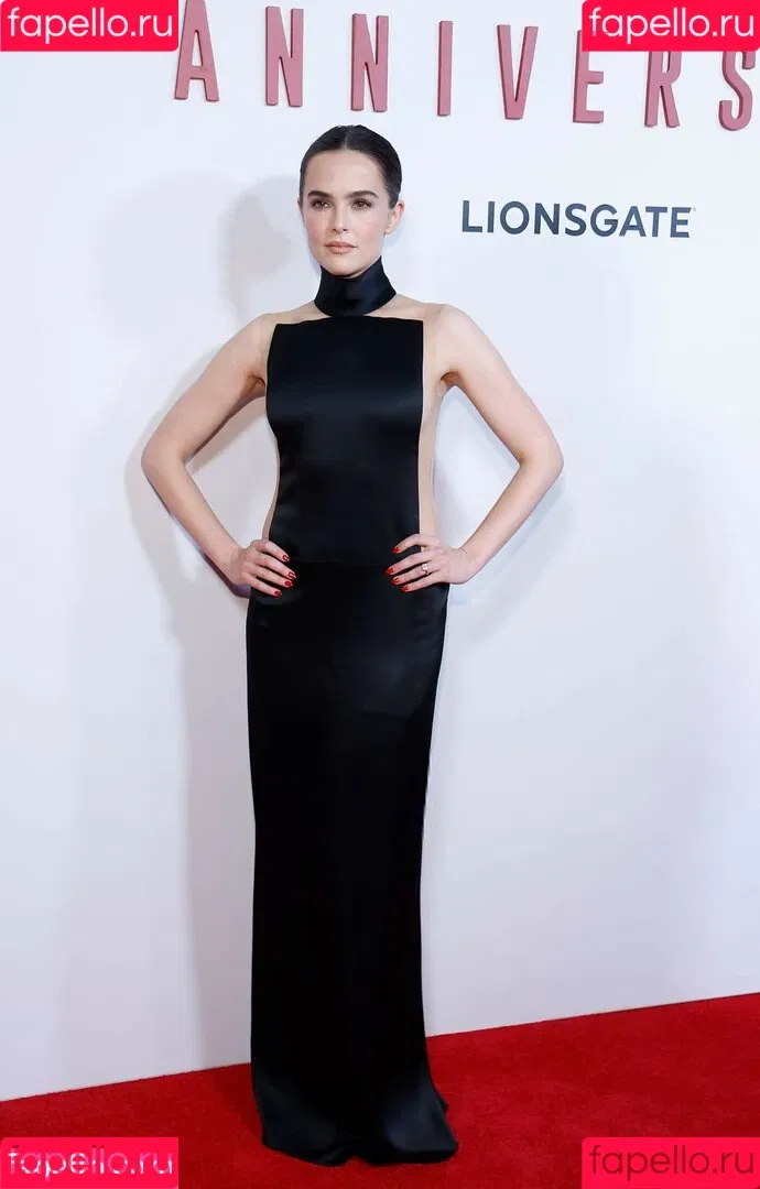 Zoey Deutch / zoeydeutch Onlyfans Photo Gallery 