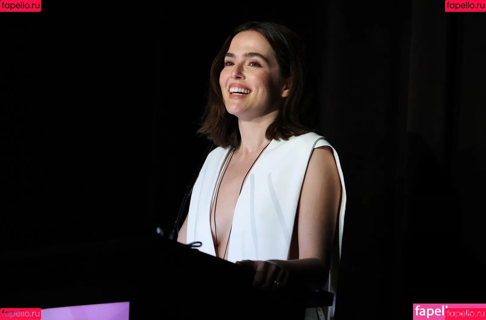 Zoey Deutch / zoeydeutch Onlyfans Photo Gallery 