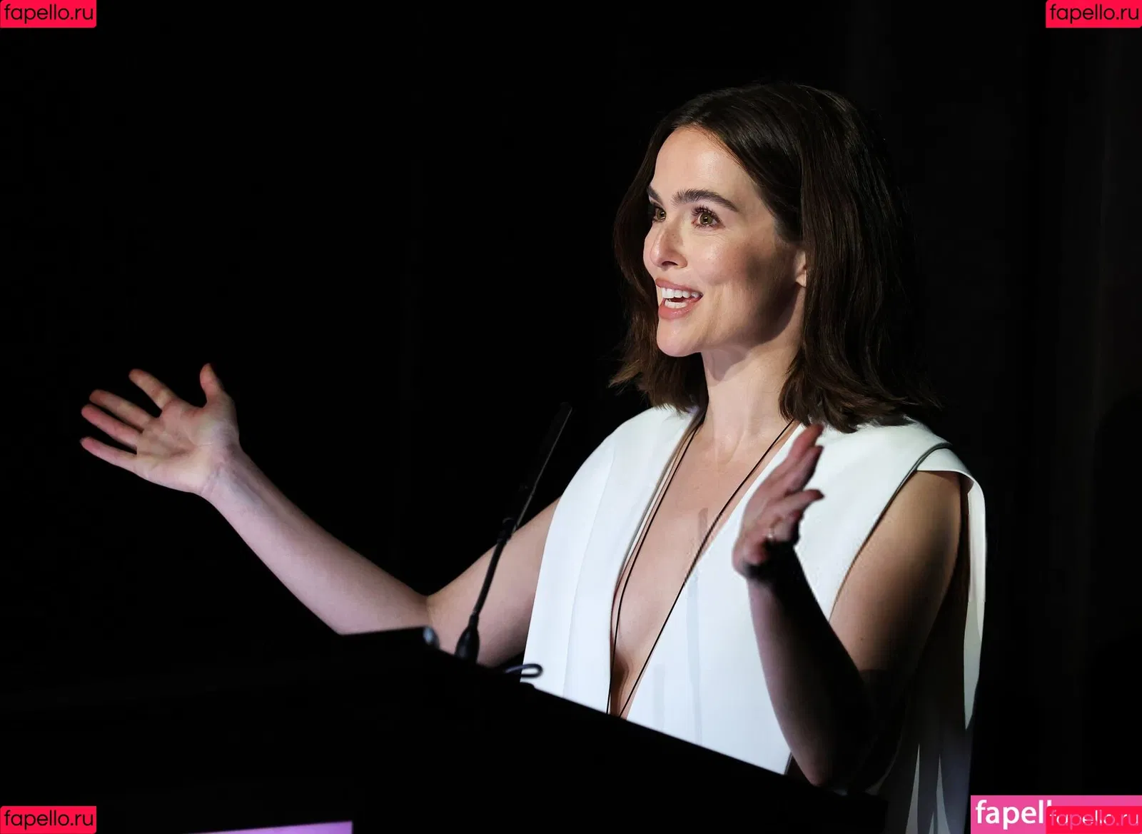 Zoey Deutch / zoeydeutch Onlyfans Photo Gallery 